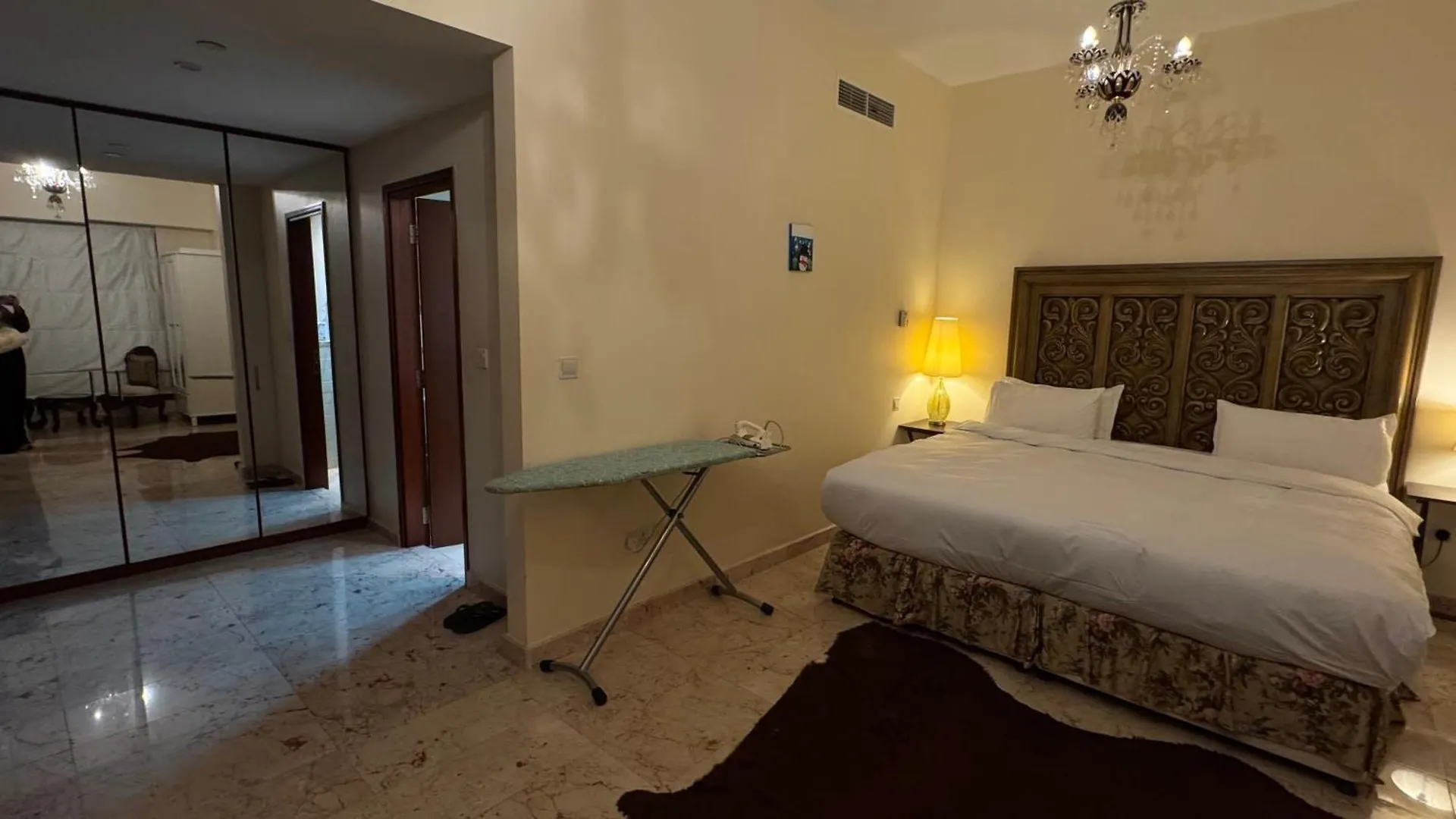 Executive Two Bedroom Apartment Facing Dubai Marina Mall