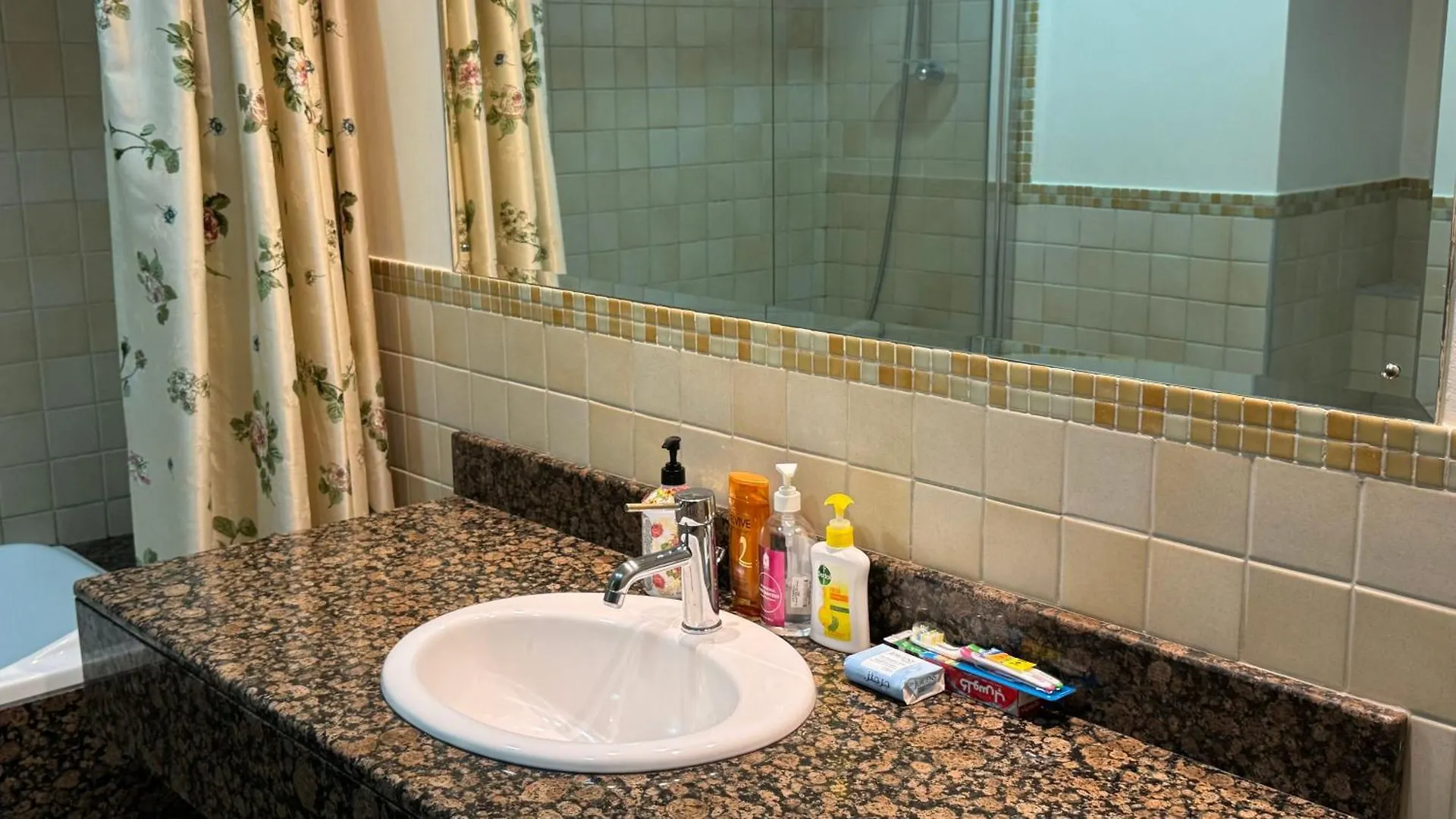 Executive Two Bedroom Apartment Facing Dubai Marina Mall