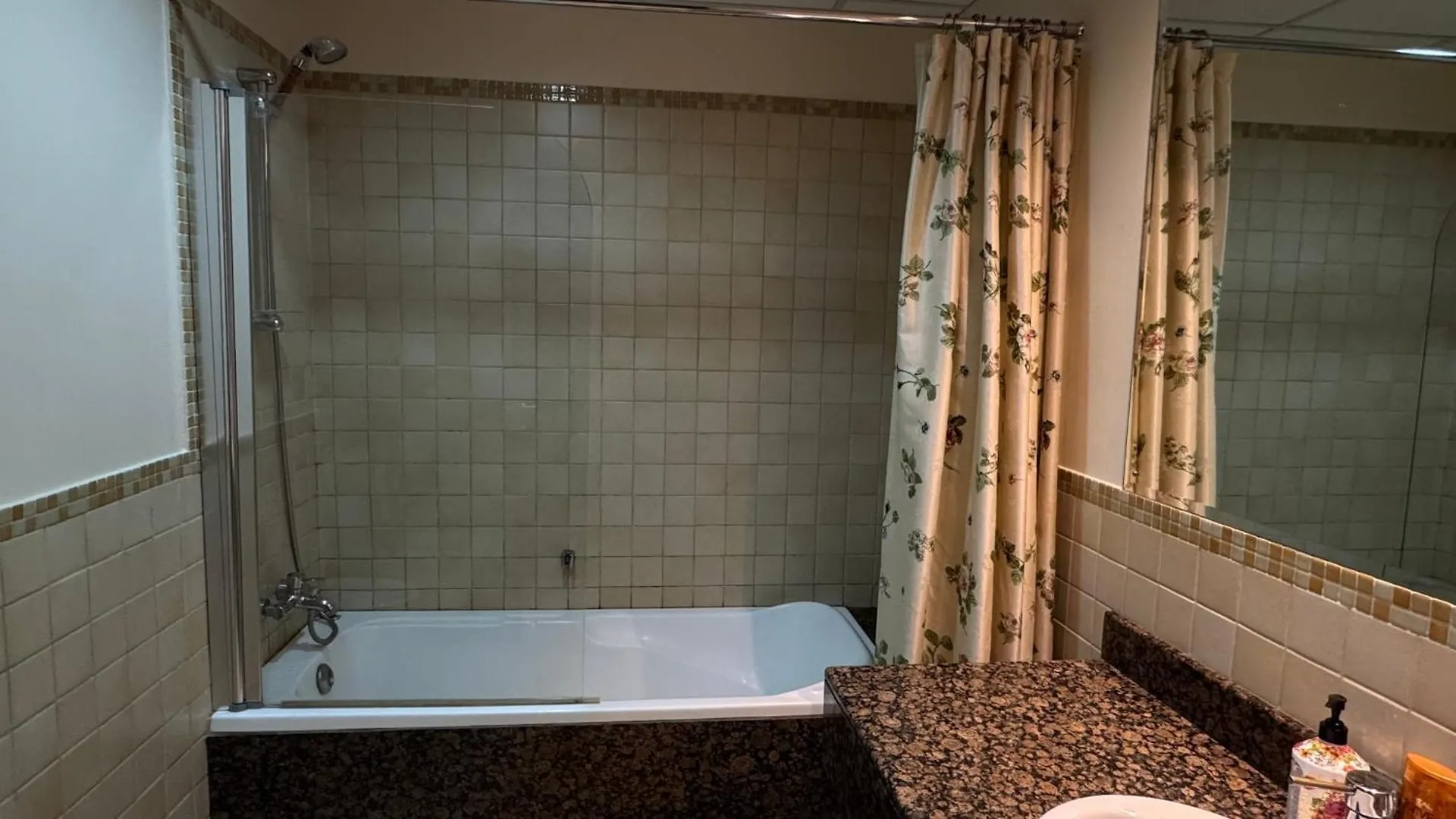 Executive Two Bedroom Apartment Facing Dubai Marina Mall