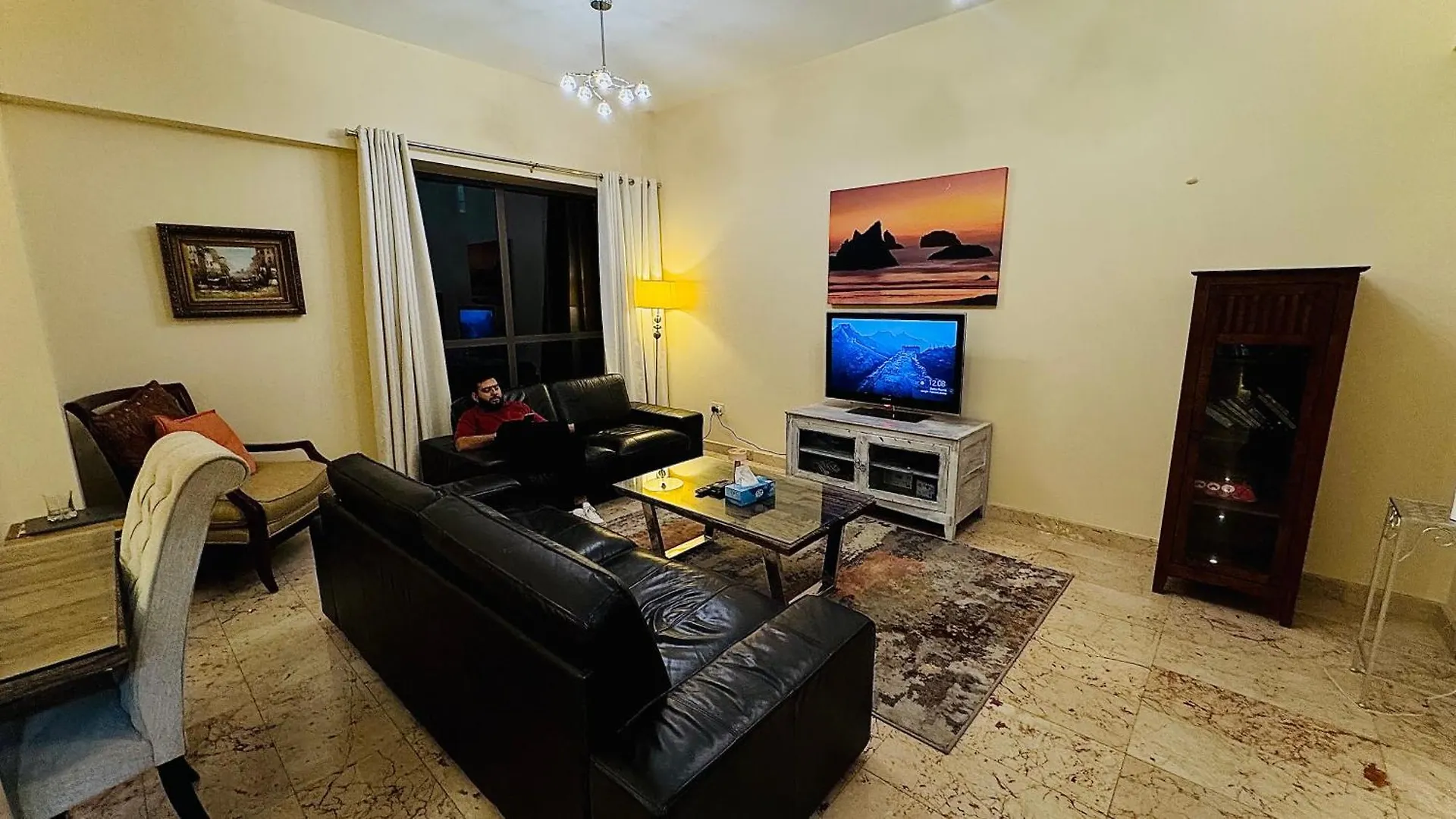 Executive Two Bedroom Apartment Facing Dubai Marina Mall